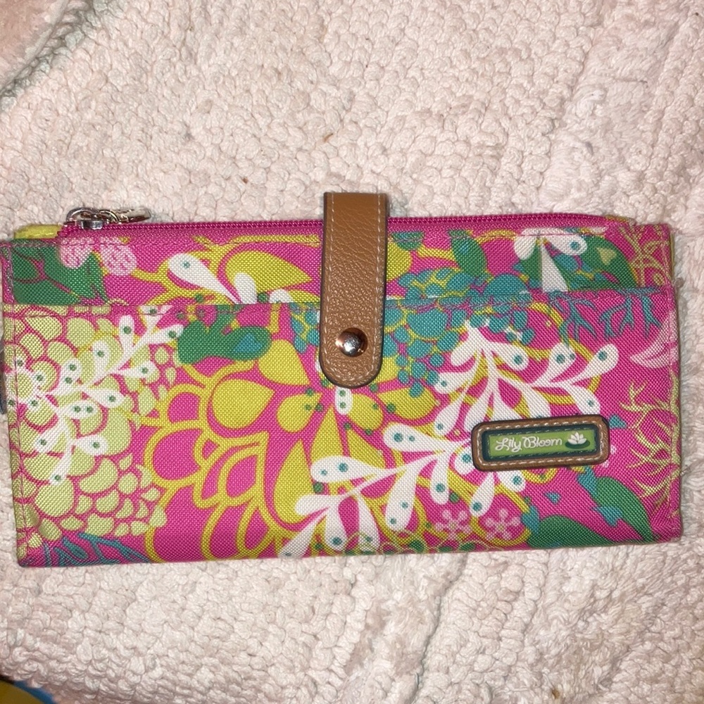 FUNKY LARGE LILLY BLOOM WALLET!